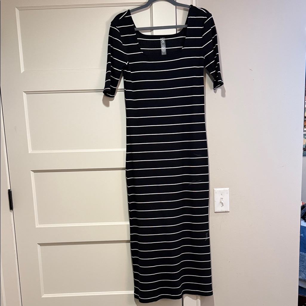 Lou & Grey Black And White Striped Maxi Dress